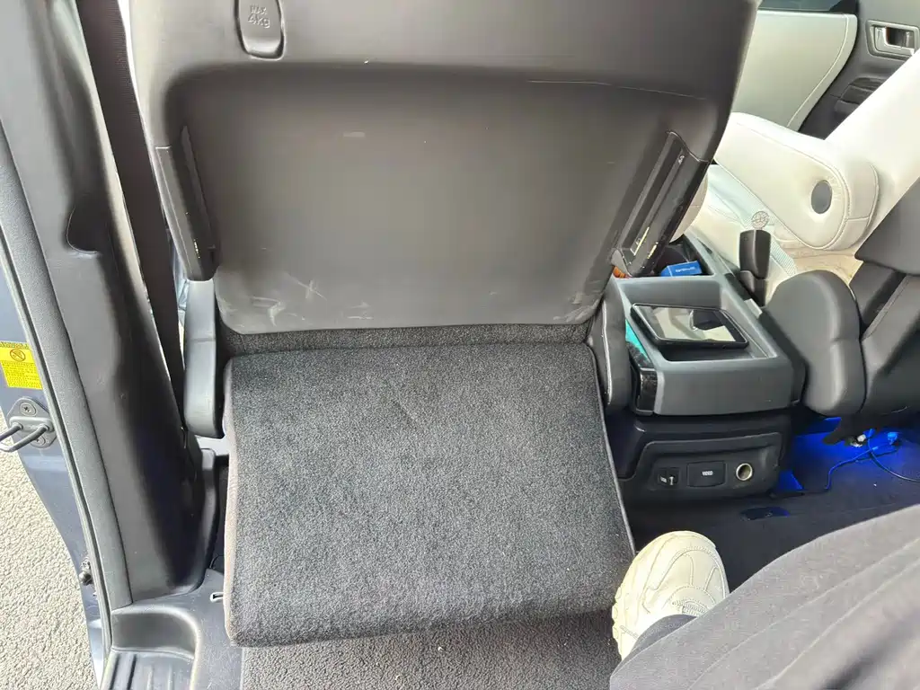 Toyota Alphard 2012 — фото 13