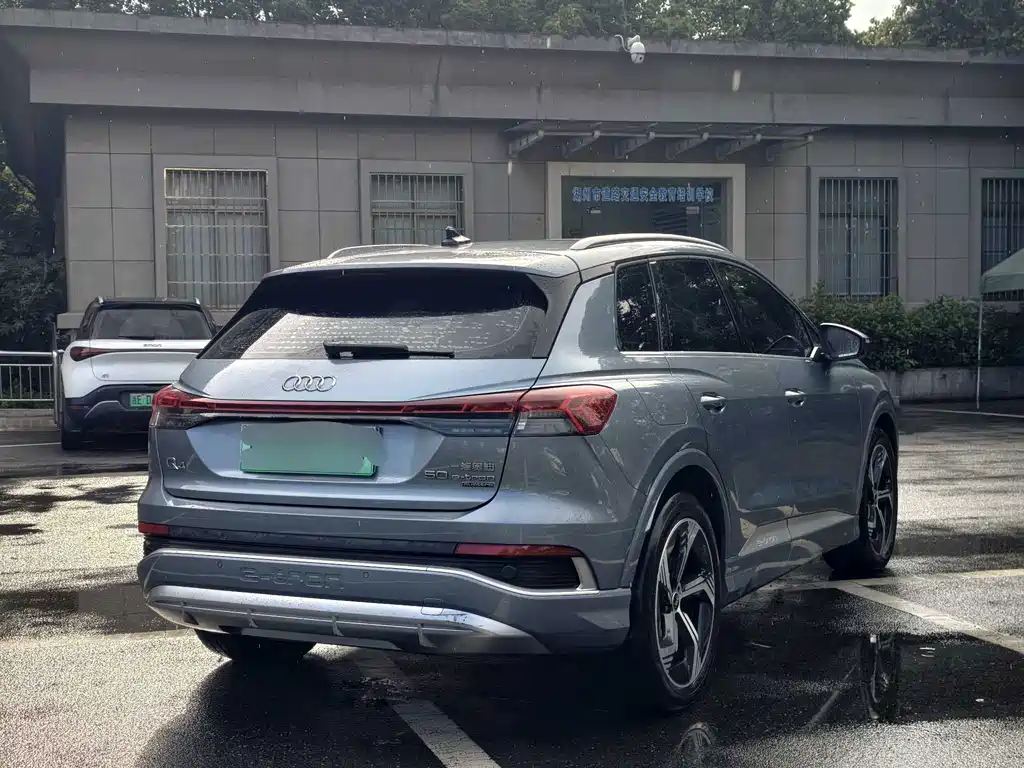 Audi Q4 E-Tron 2023 — фото 7