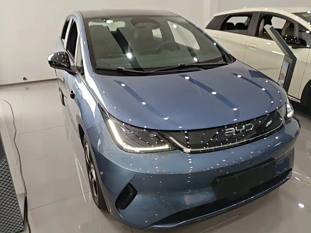 BYD Dolphin 2025