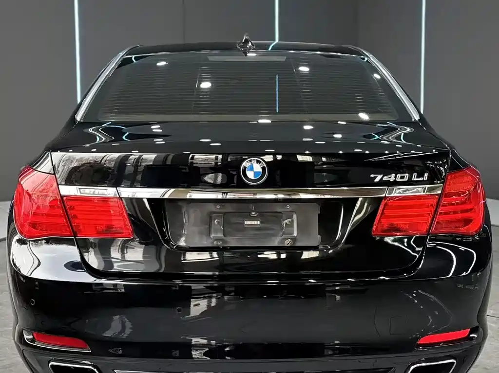 BMW 7 Series 2010 — фото 7