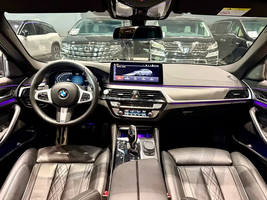 BMW 5 Series 2021 — фото 12