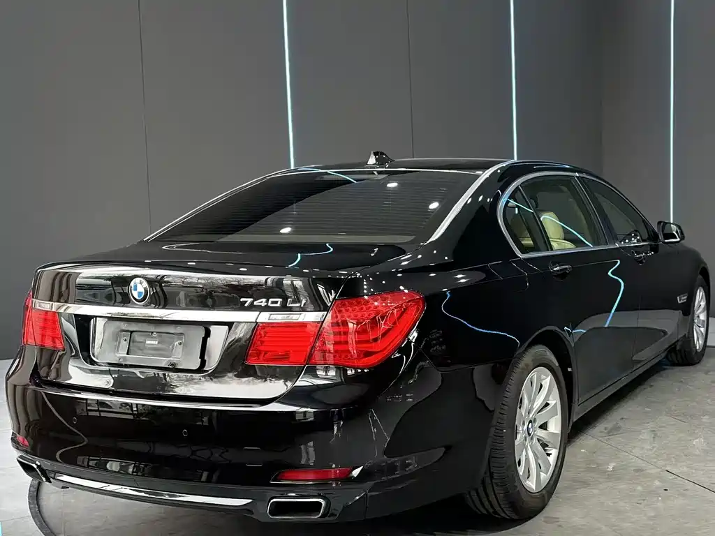 BMW 7 Series 2010 — фото 6