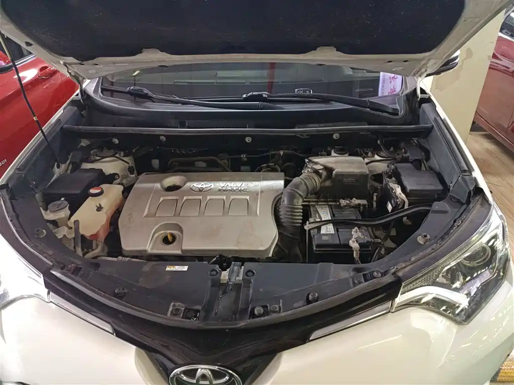 Toyota RAV4 2017 — фото 13