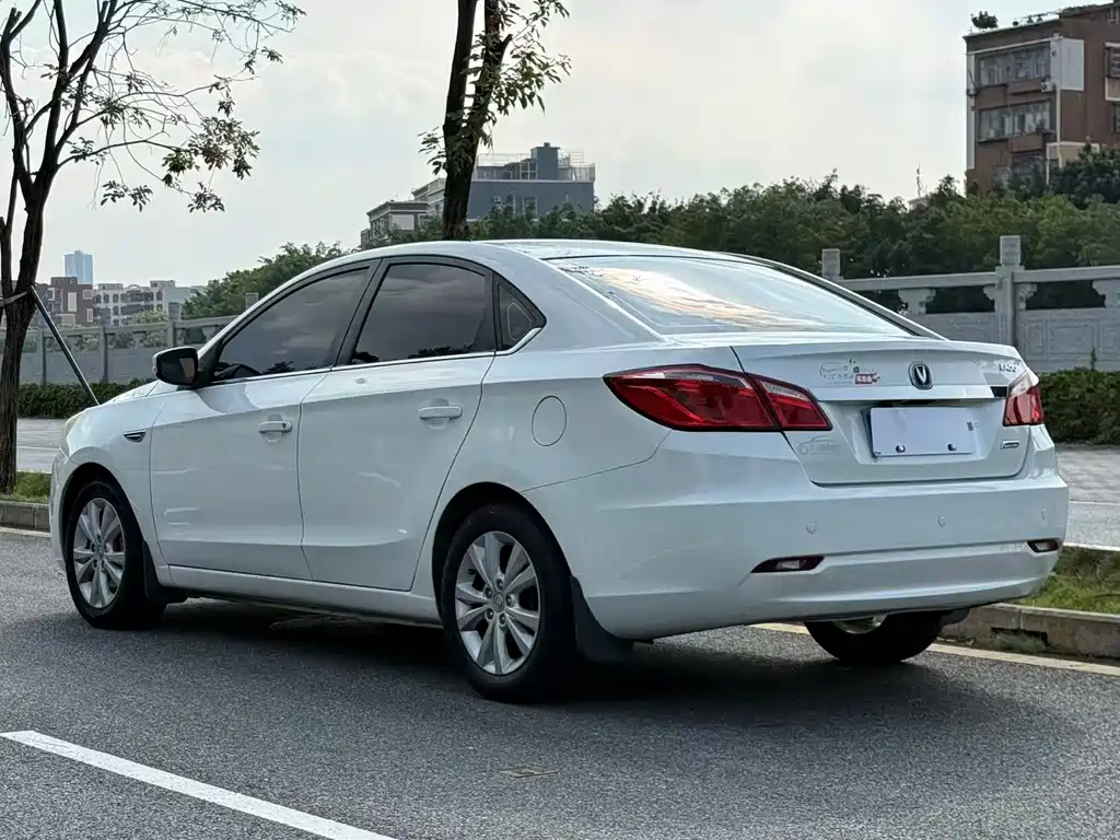 Changan Eado 2014 — фото 10