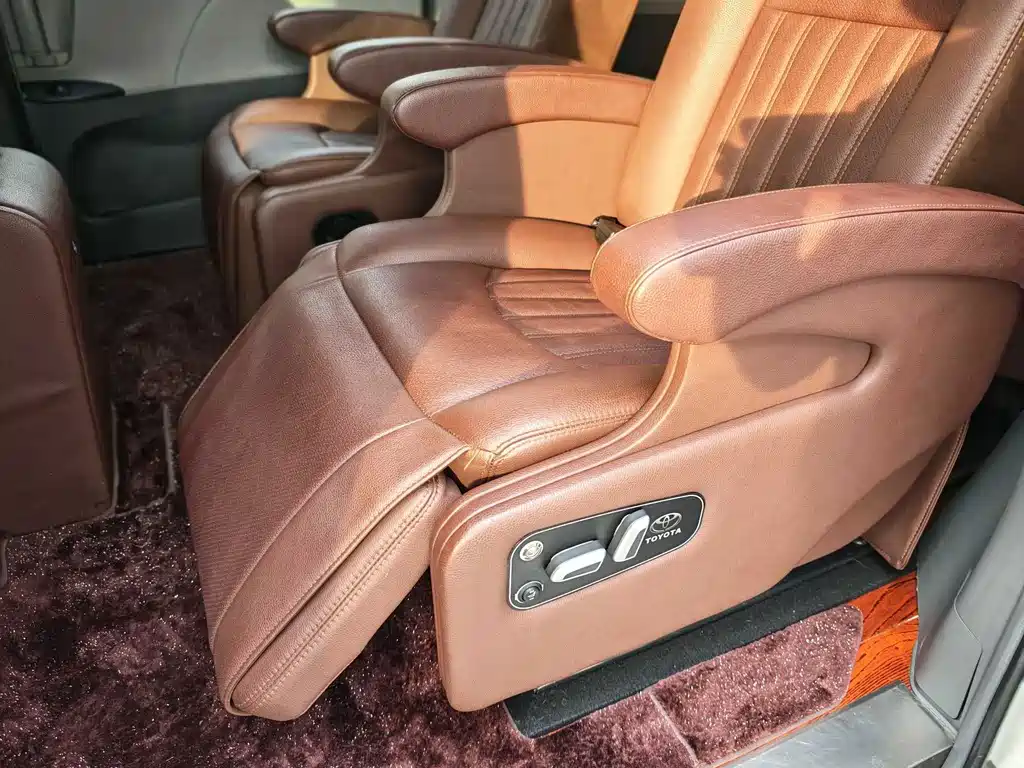 Toyota Sienna 2018 — фото 13
