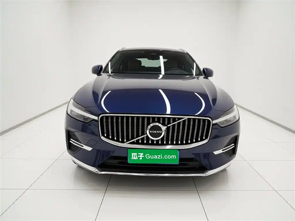 Volvo XC60 2022 — фото 3