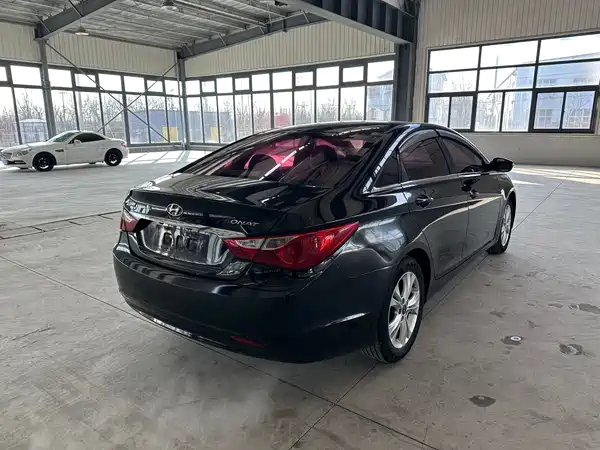 Hyundai Sonata 2011