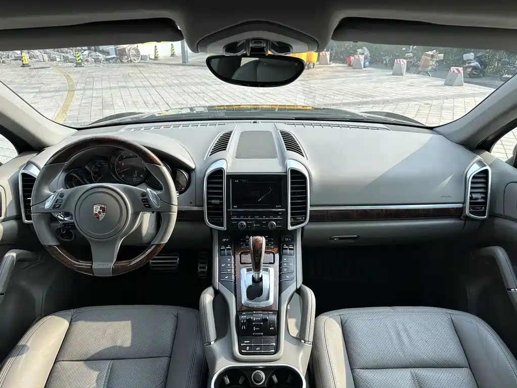Porsche Cayenne 2011 — фото 12