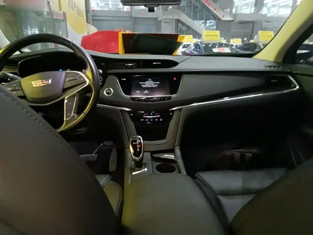 Cadillac XT5 2018 — фото 10