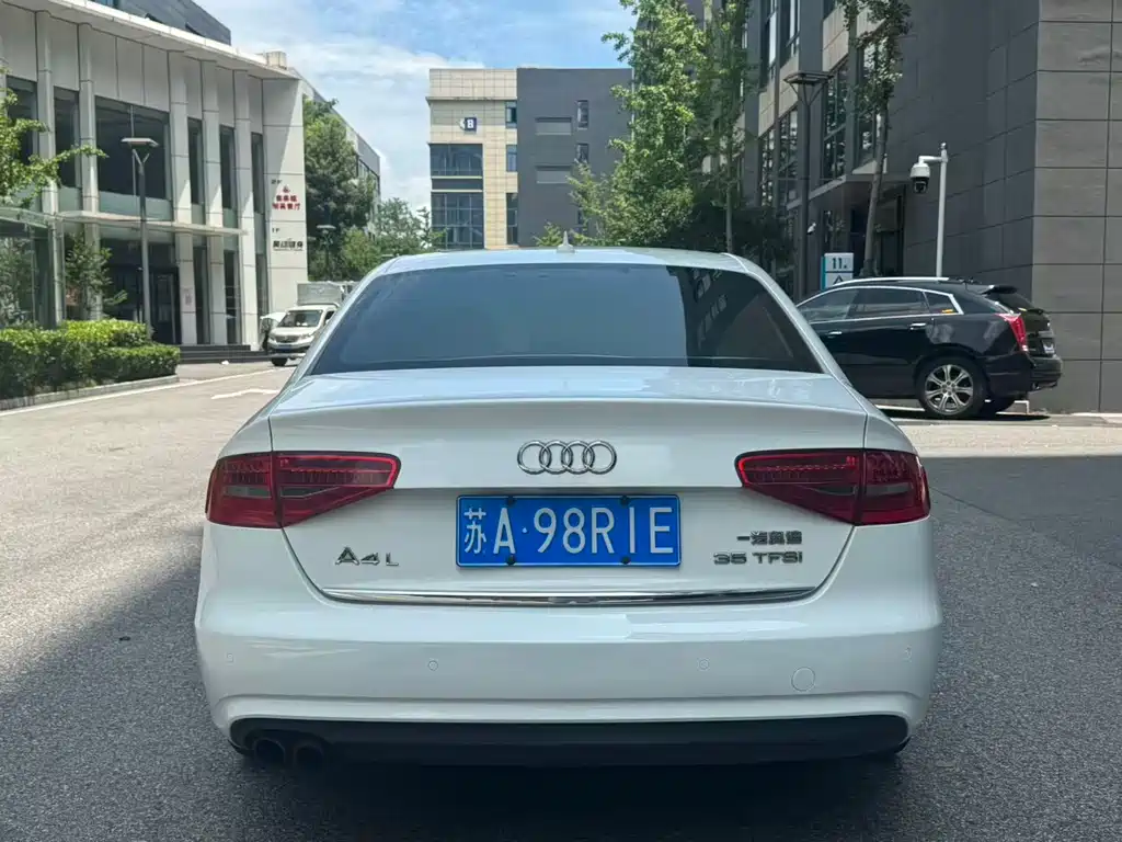 Audi A4L 2012