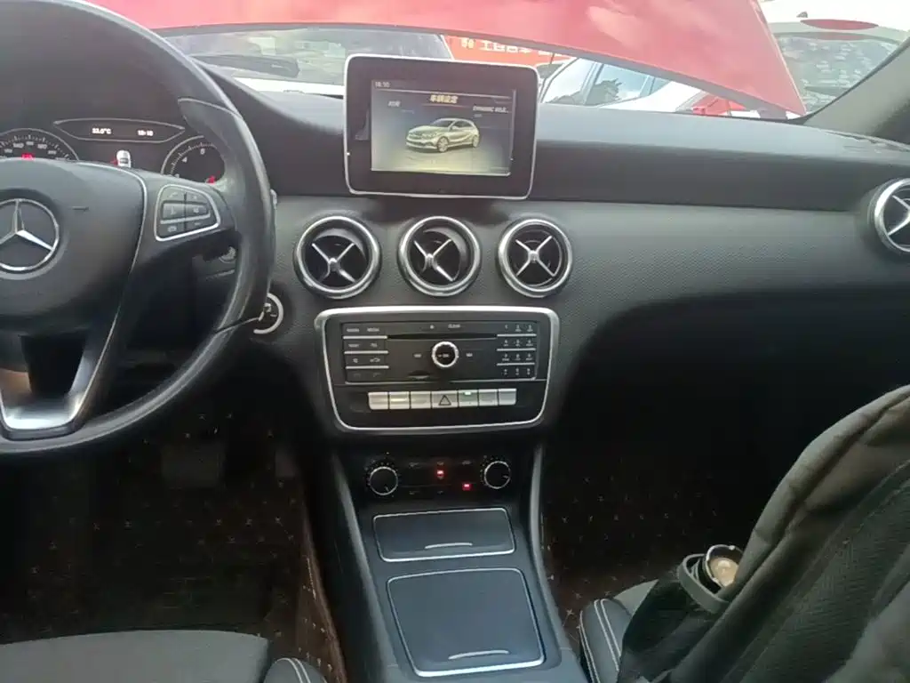Mercedes-Benz A-Class 2016 — фото 13