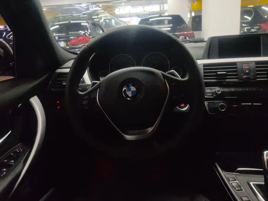 BMW 3 Series 2017 — фото 15