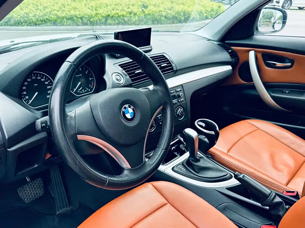 BMW 1 Series 2011 — фото 14