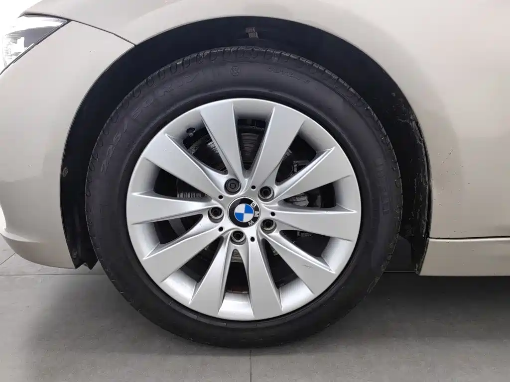BMW 3 Series 2017 — фото 17
