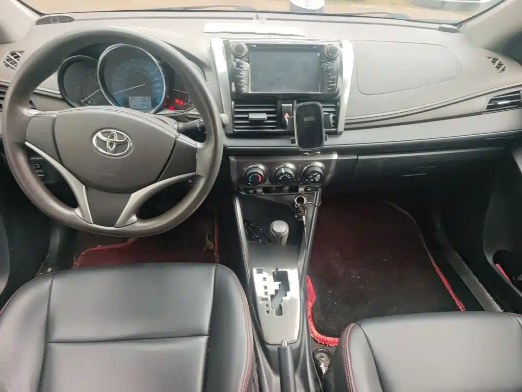 Toyota Yaris L 2015