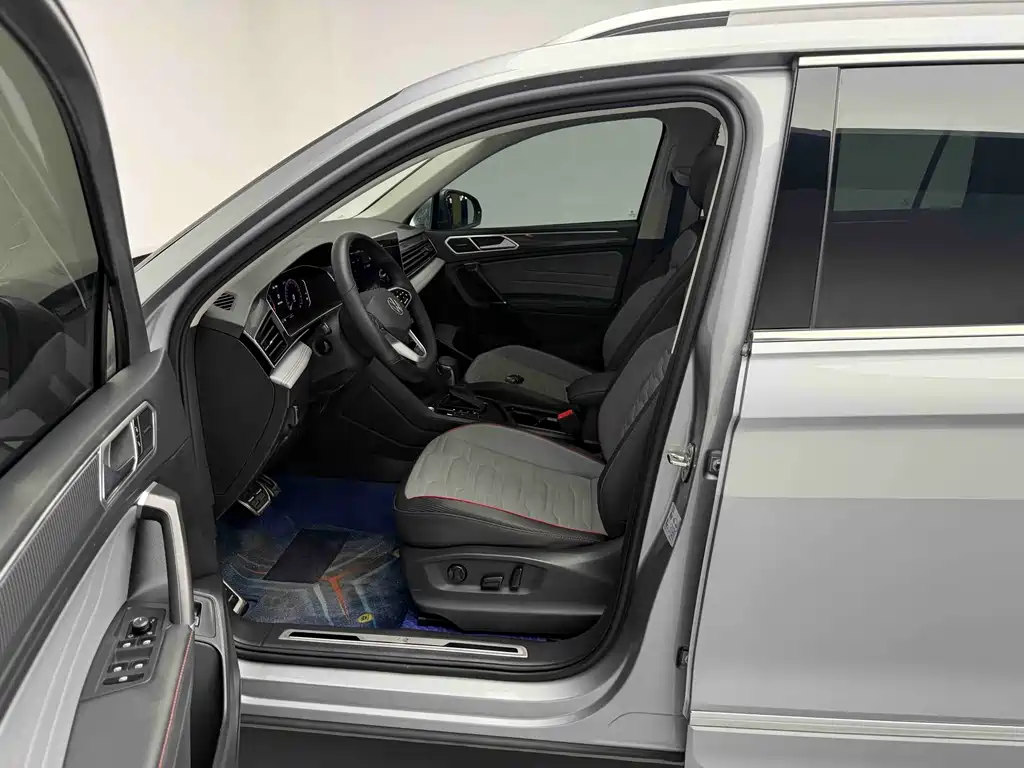 Volkswagen Tiguan L 2022 — фото 10