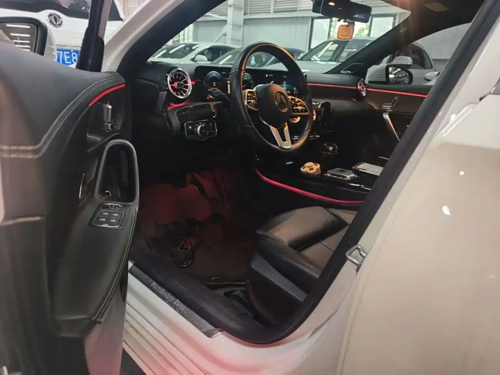 Mercedes-Benz A-Class 2020 — фото 16