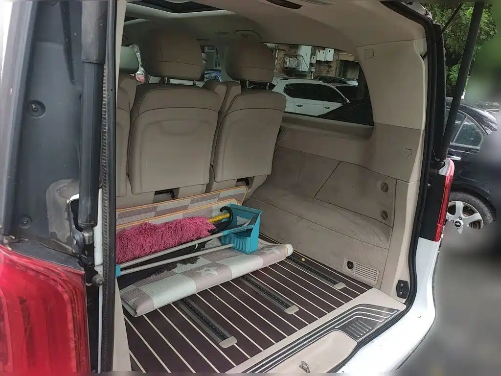 Mercedes-Benz V-Class 2016 — фото 15