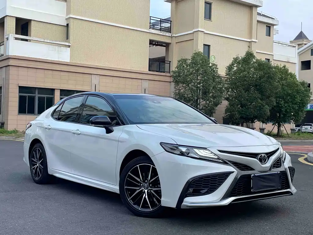 Toyota Camry 2024 — фото 3