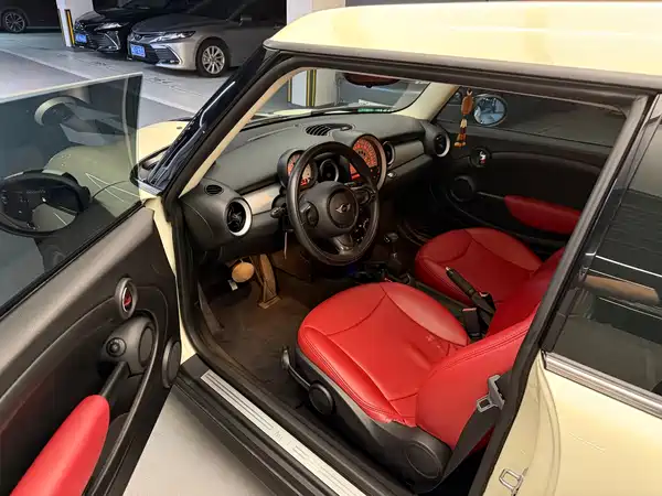 MINI Clubman 2011