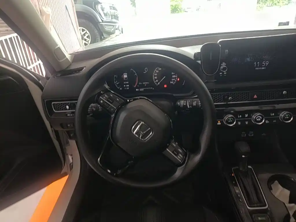 Honda Civic 2025 — фото 11