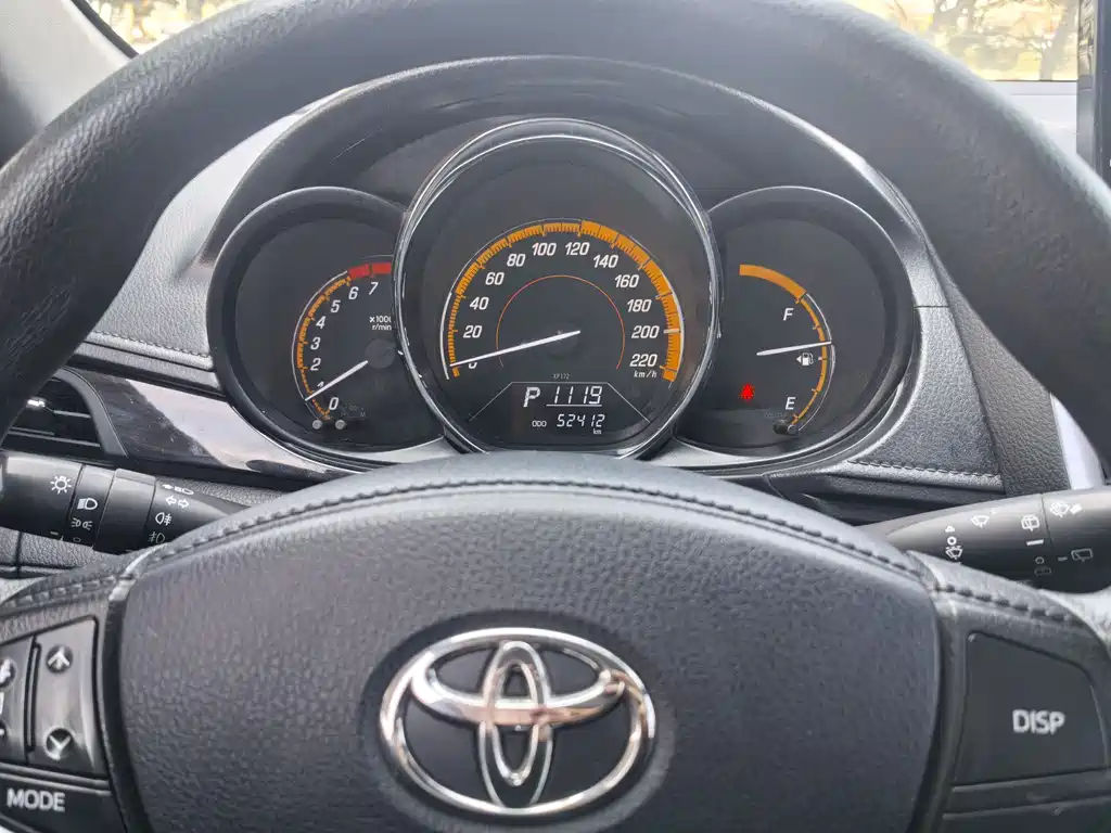 Toyota Yaris L 2022 — фото 10