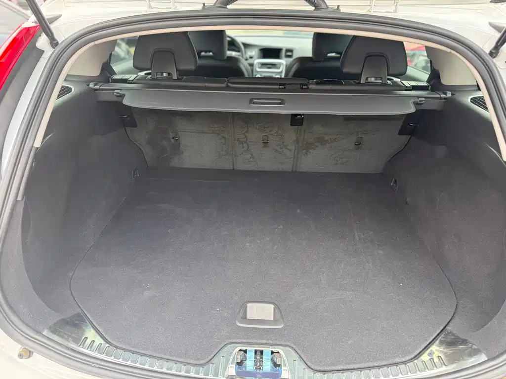 Volvo V60 2016 — фото 11