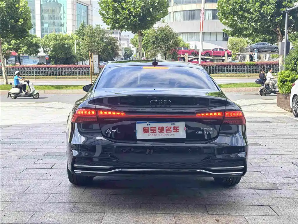 Audi A7L 2025 — фото 8