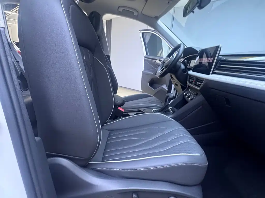 Volkswagen Tiguan L 2023 — фото 24