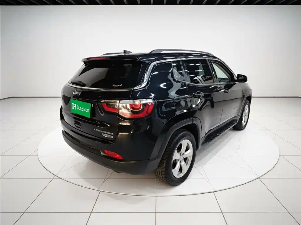 Jeep Compass 2018 — фото 7
