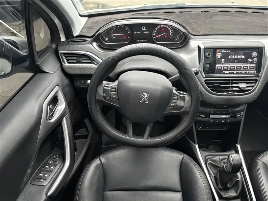 Peugeot 2008 2015 — фото 12