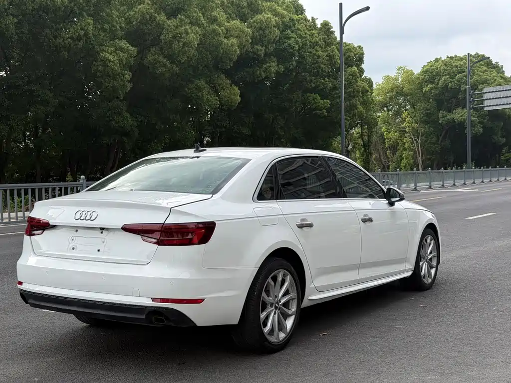 Audi A4L 2018
