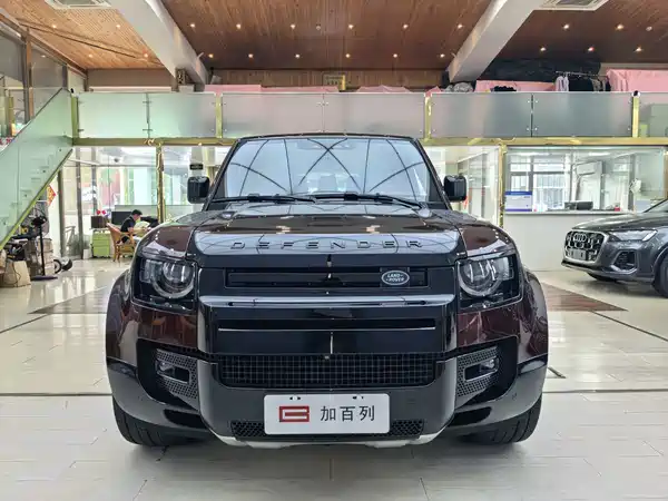Land Rover Defender 2024