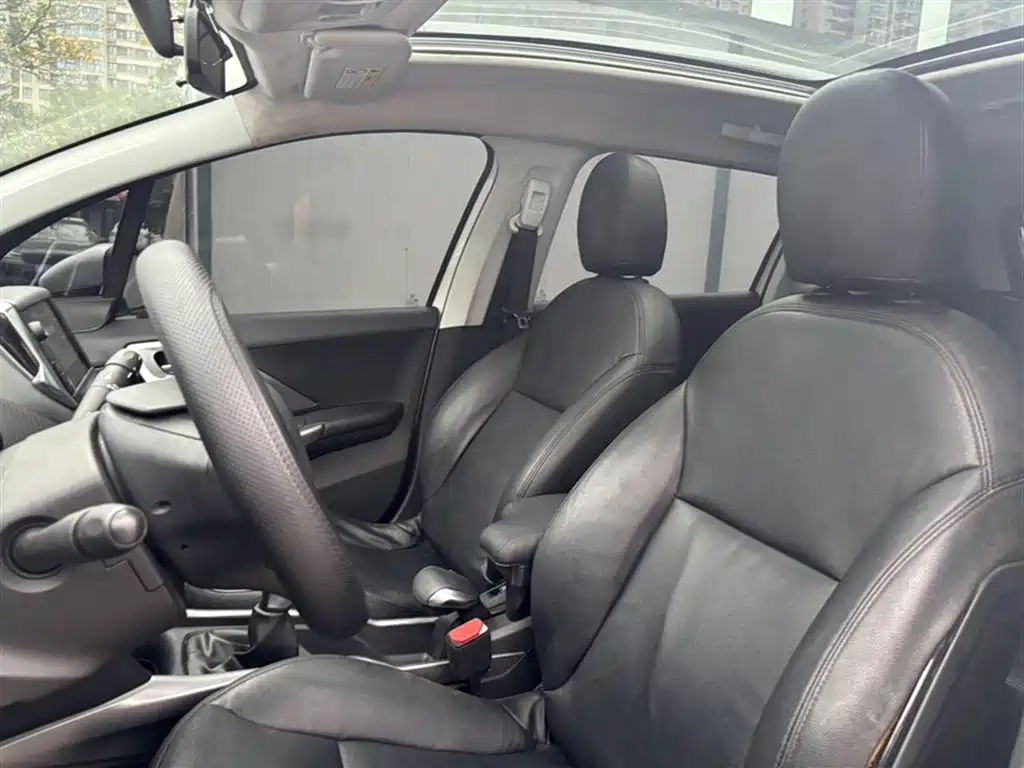 Peugeot 2008 2015 — фото 13