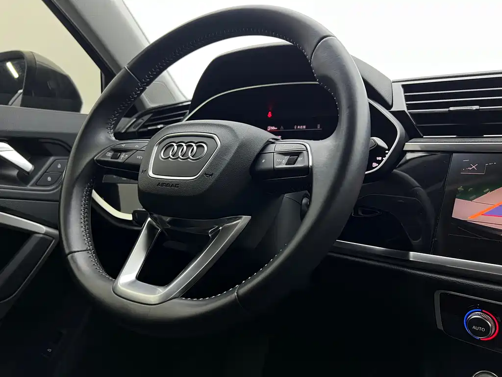 Audi Q3 2022 — фото 13