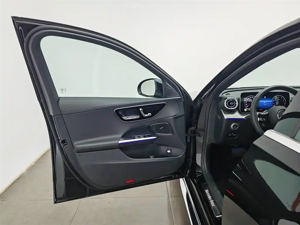 Mercedes-Benz C-Class 2022 — фото 8