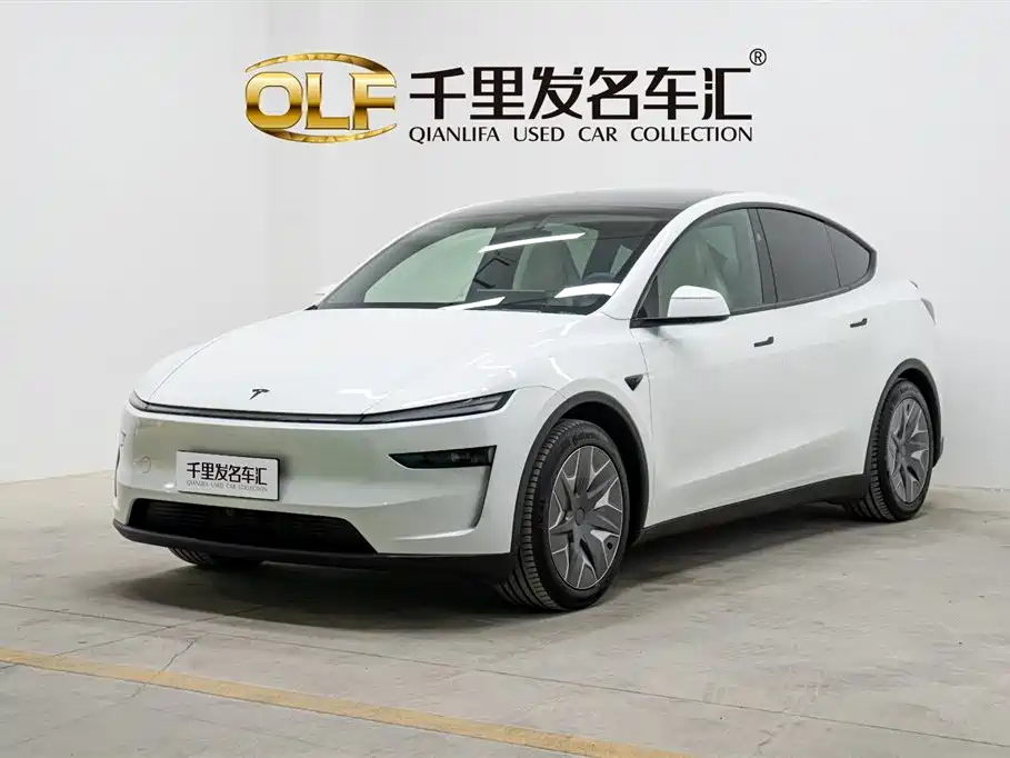 Tesla Model Y L 2025