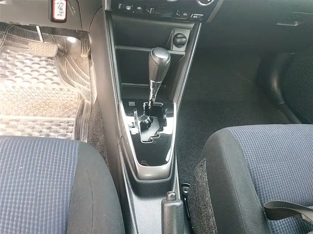 Toyota Yaris L 2018 — фото 14