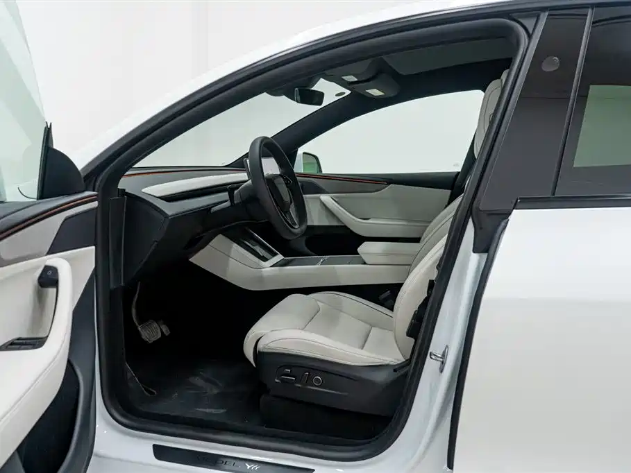 Tesla Model Y L 2025 — фото 14