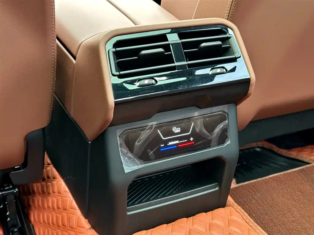 BMW 5 Series 2025 — фото 31