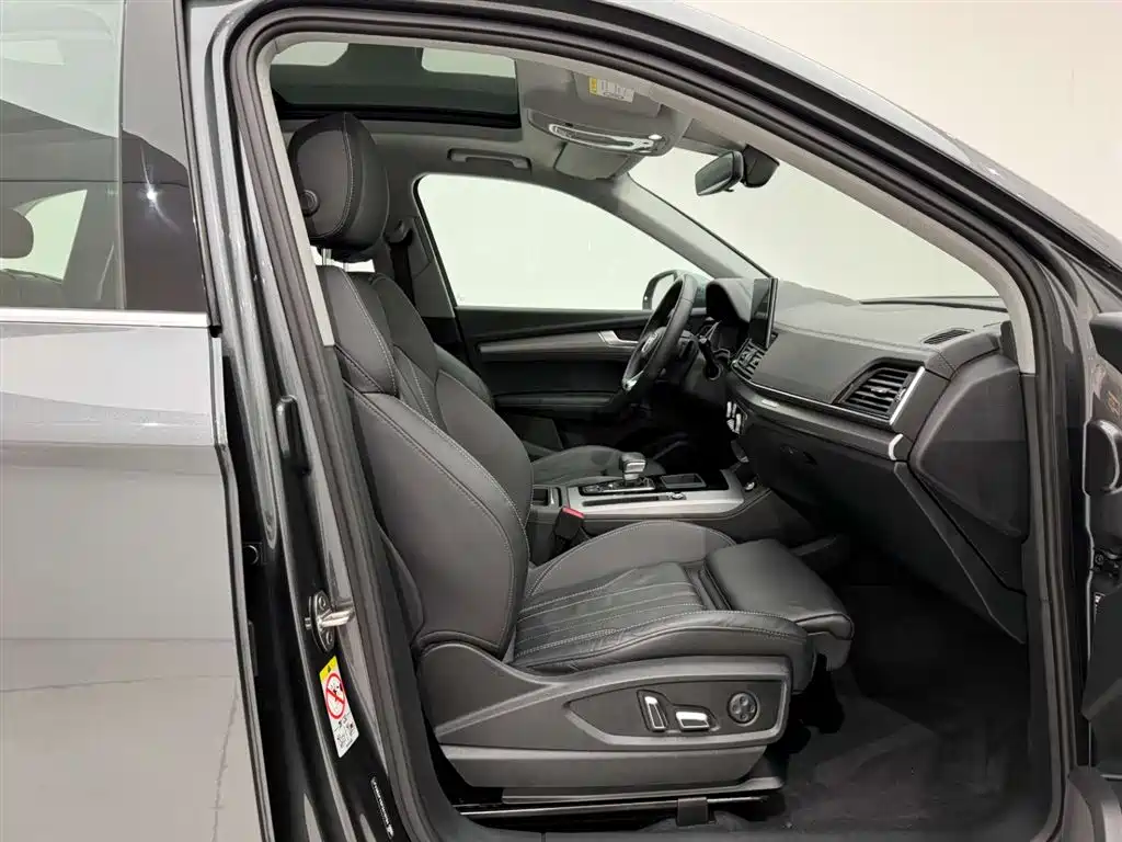 Audi Q5L 2023 — фото 19