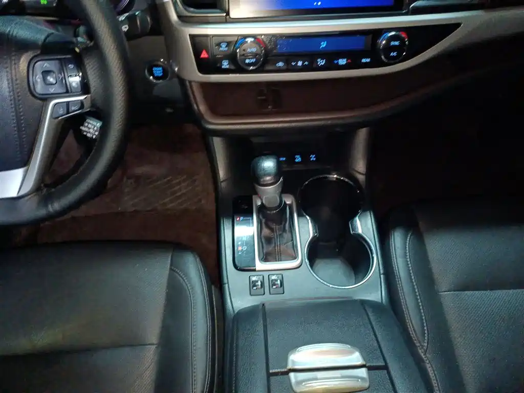 Toyota Highlander 2018 — фото 10
