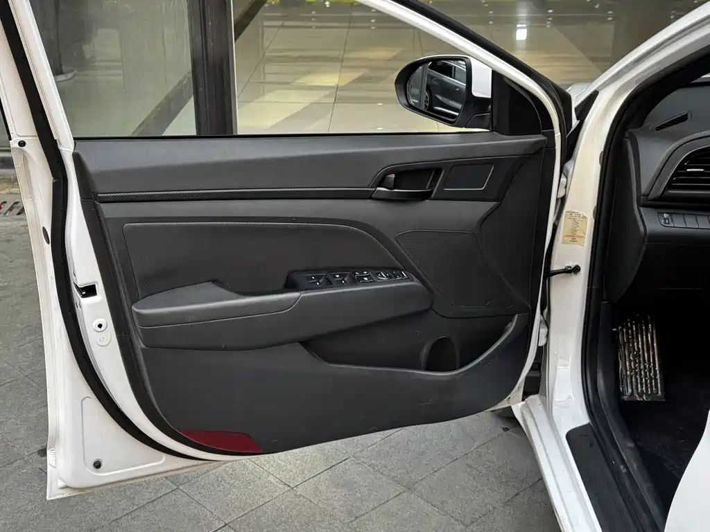 Hyundai Elantra 2020 — фото 15