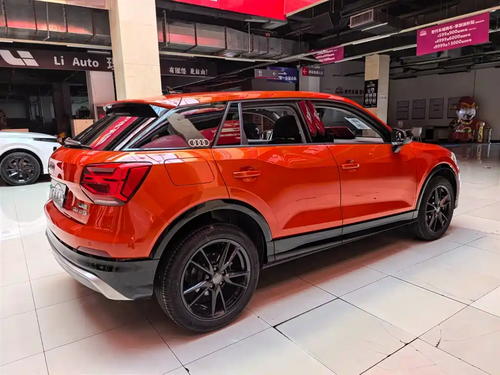 Audi Q2L 2019 — фото 3