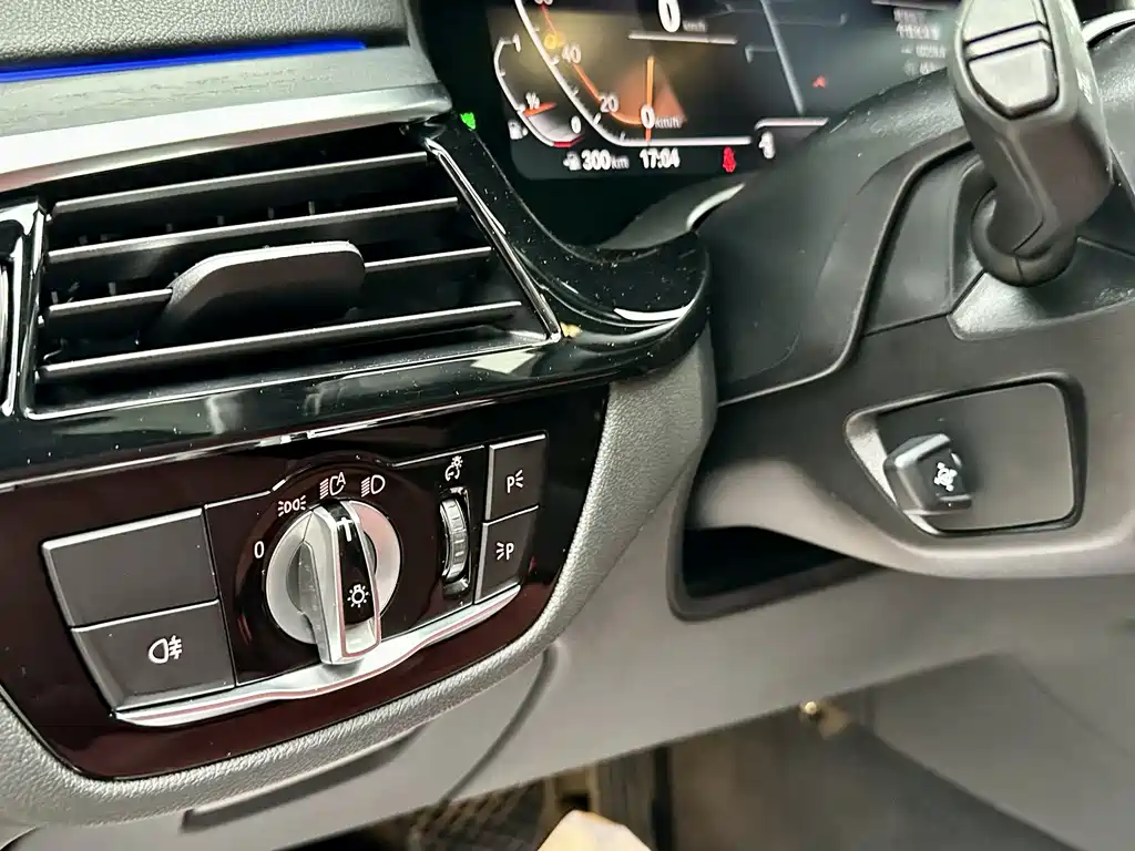 BMW 5 Series 2021 — фото 19