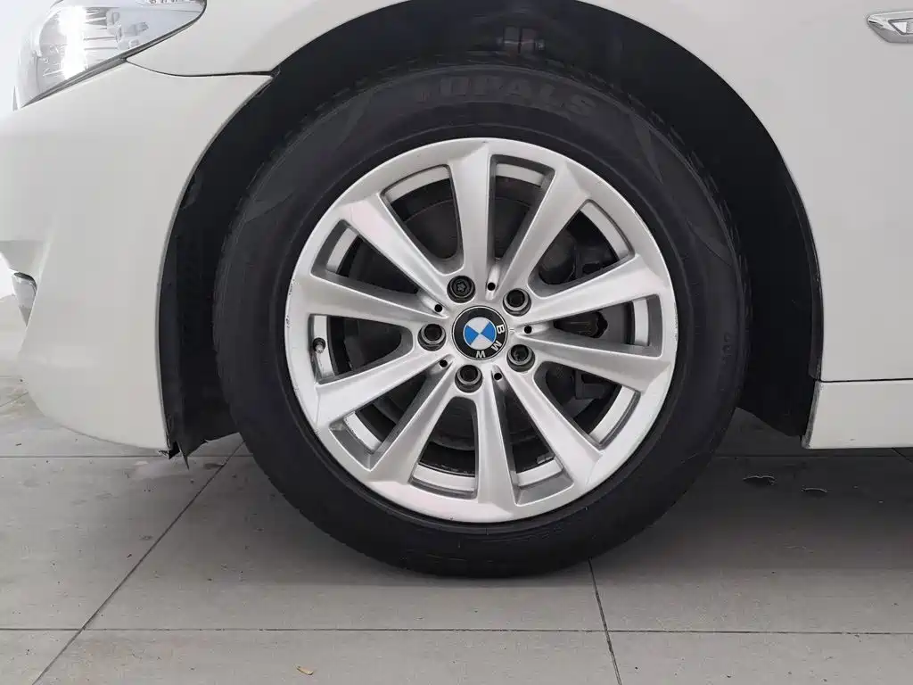 BMW 5 Series 2012 — фото 17