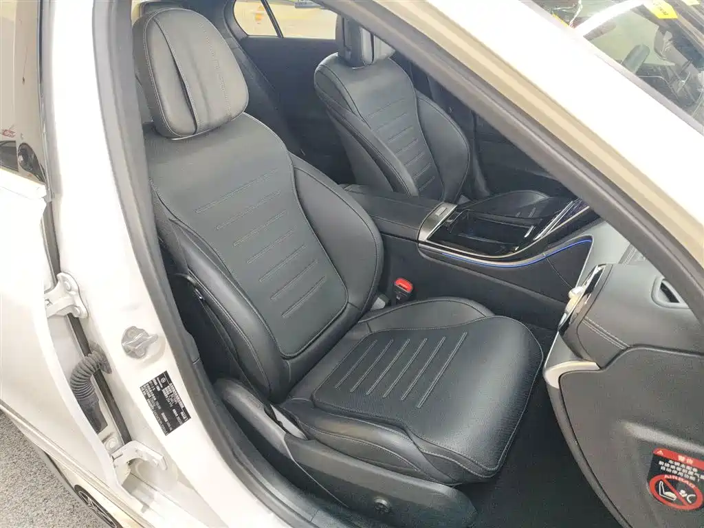 Mercedes-Benz C-Class 2023 — фото 25