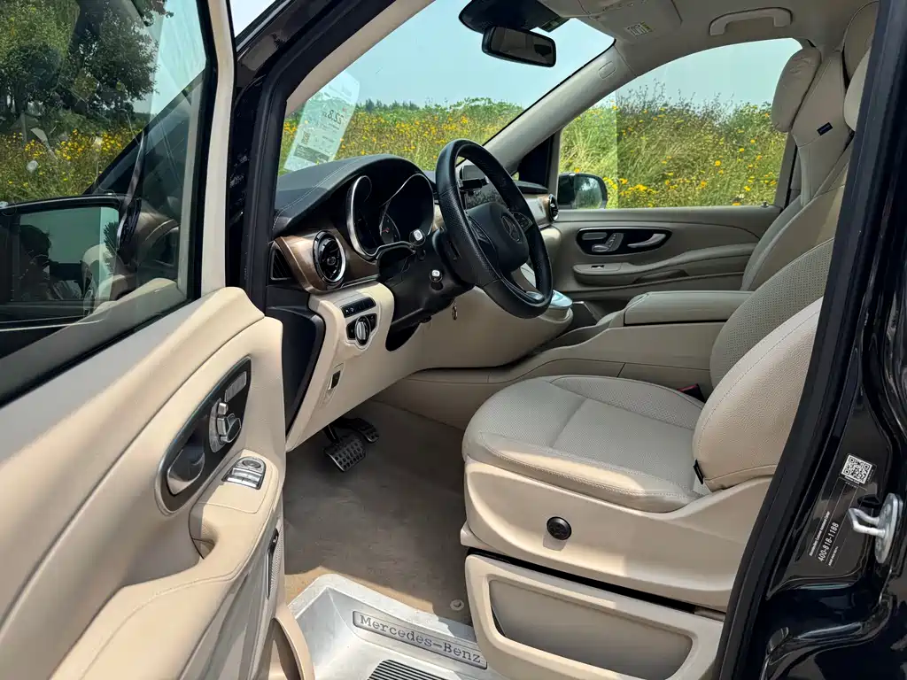 Mercedes-Benz V-Class 2021 — фото 12
