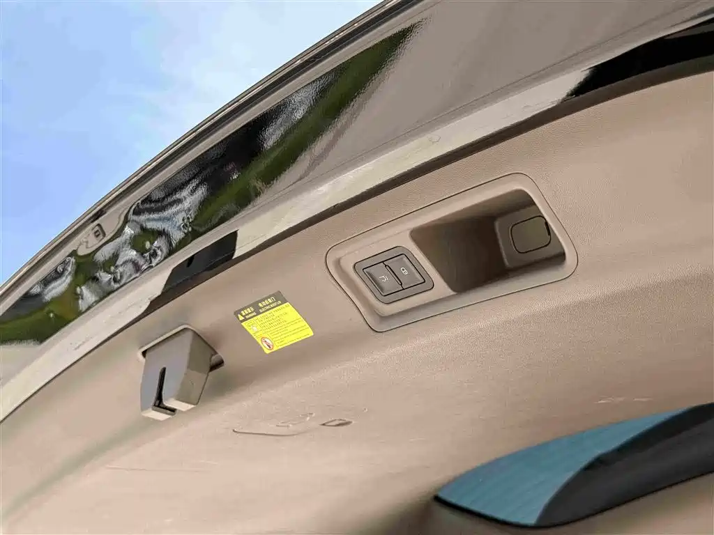 Denza D9 2023 — фото 20
