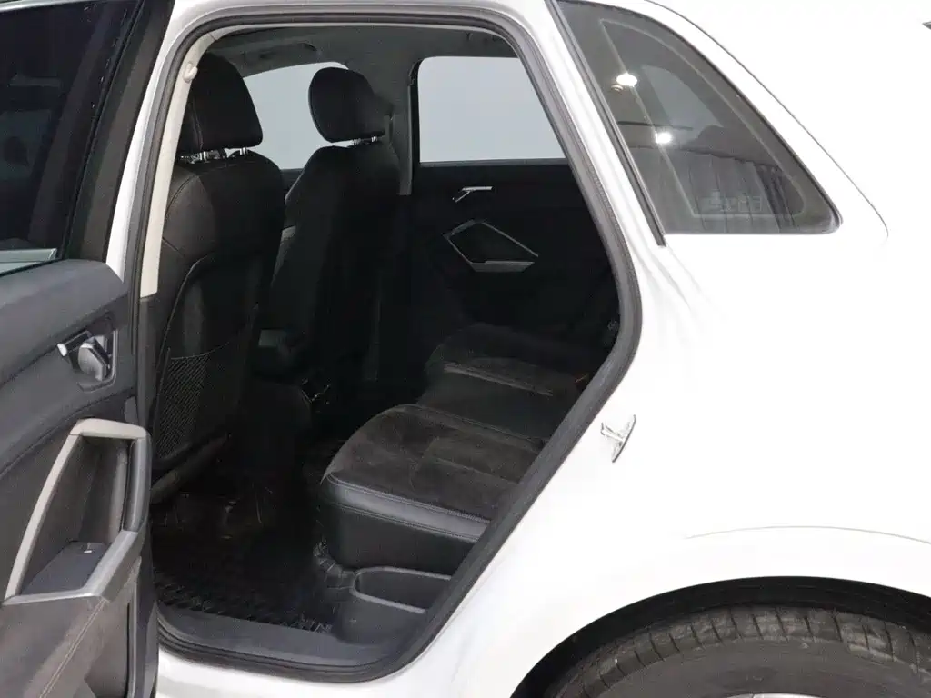 Audi Q3 2021 — фото 12